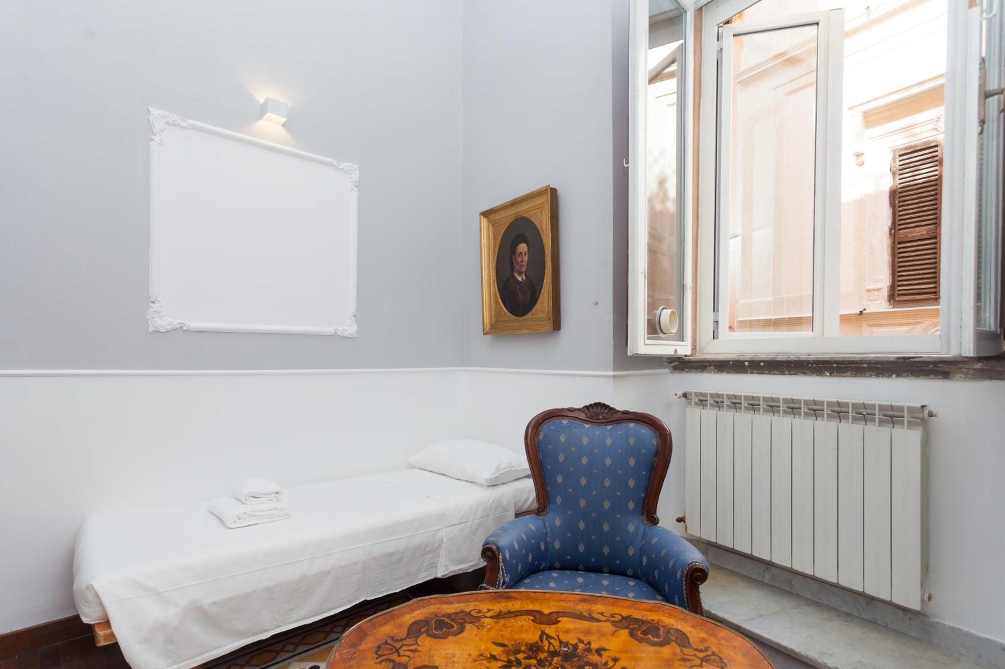 Palazzo Del Duca Piazza Navona Guest House Рим Екстериор снимка