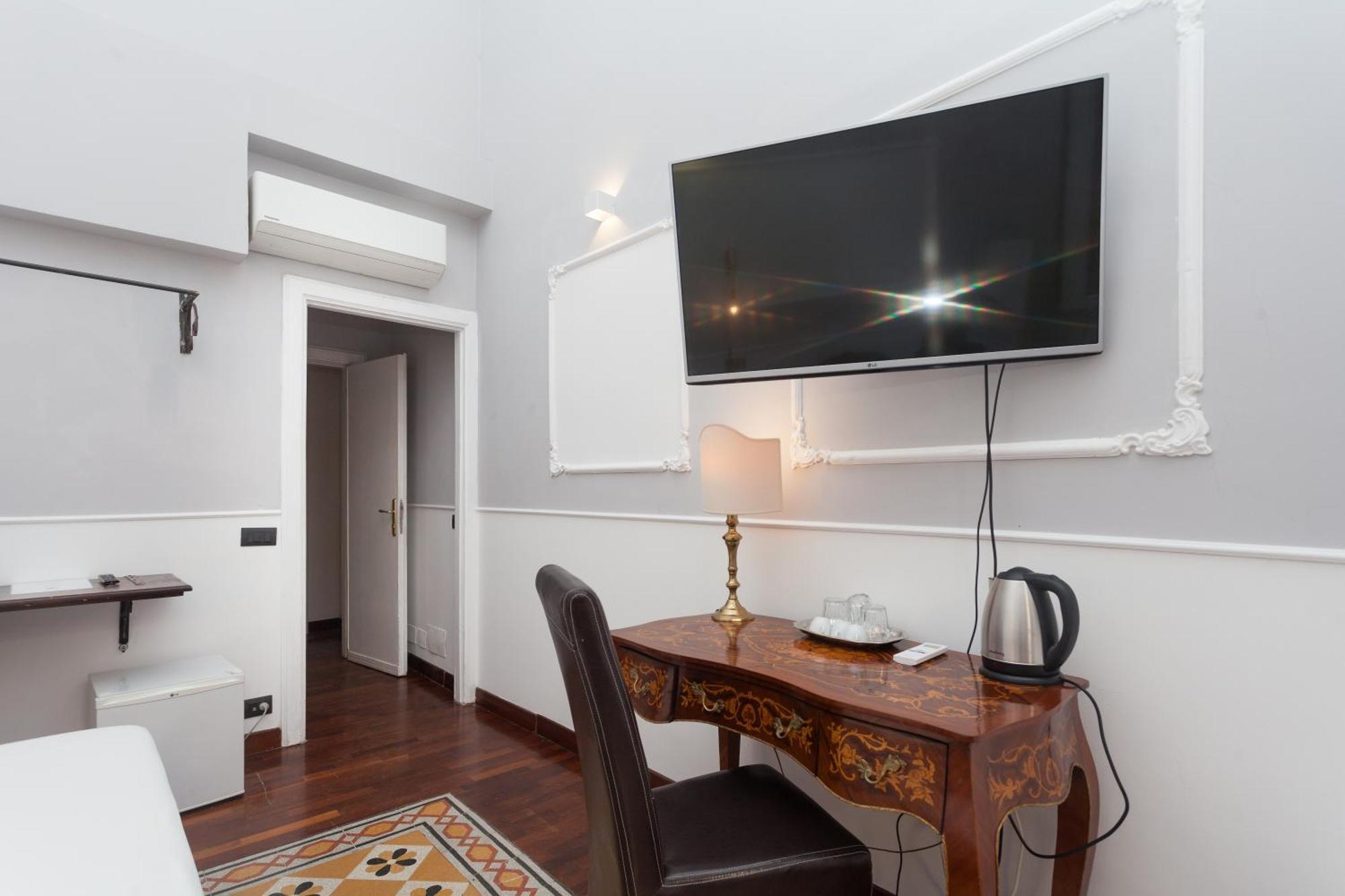 Palazzo Del Duca Piazza Navona Guest House Рим Екстериор снимка