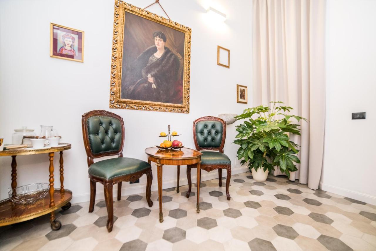 Palazzo Del Duca Piazza Navona Guest House Рим Екстериор снимка